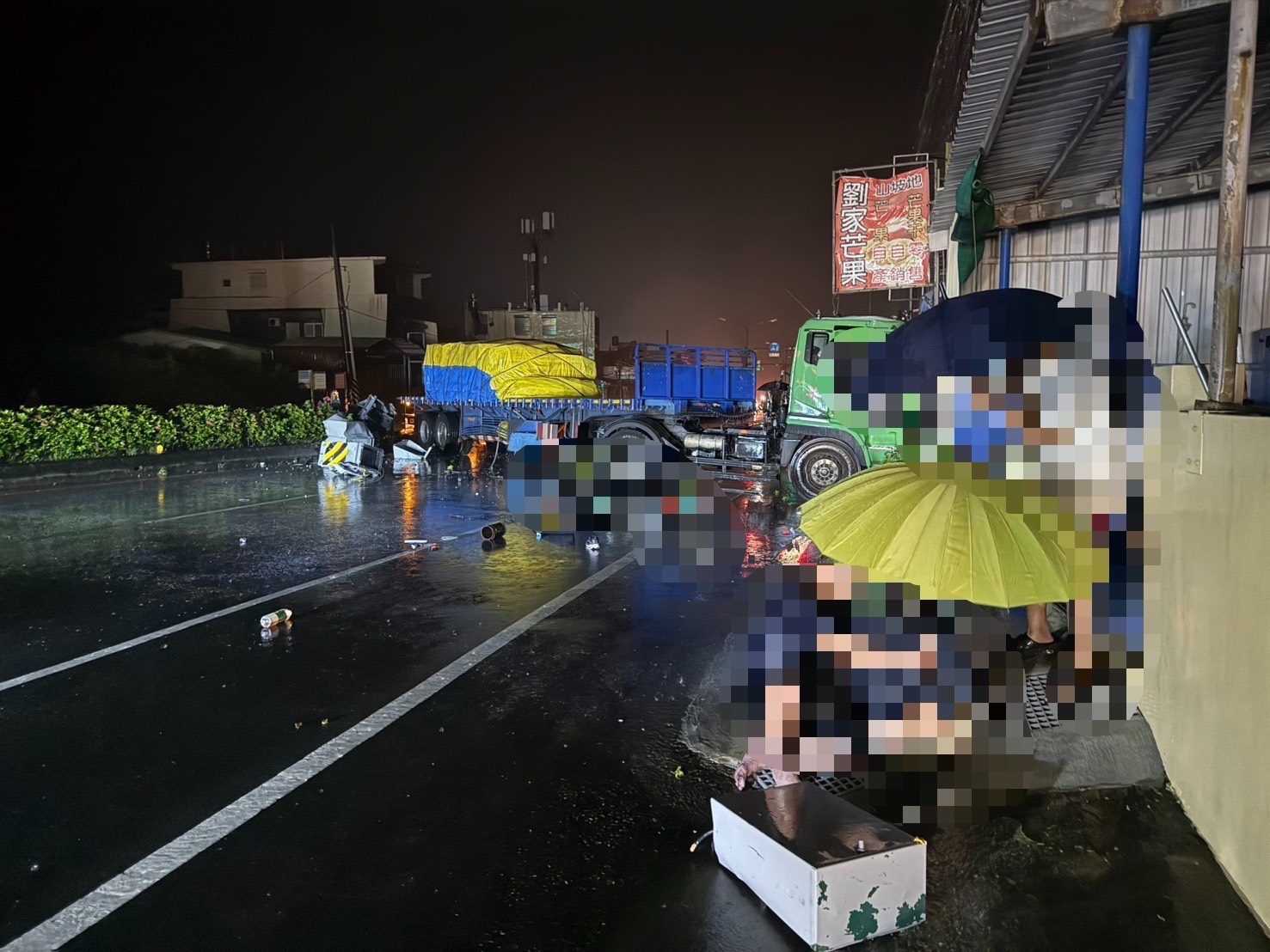屏東新聞 - 枋山台1線445公里聯結車失控撞電桿 北上車道受阻、周邊停電