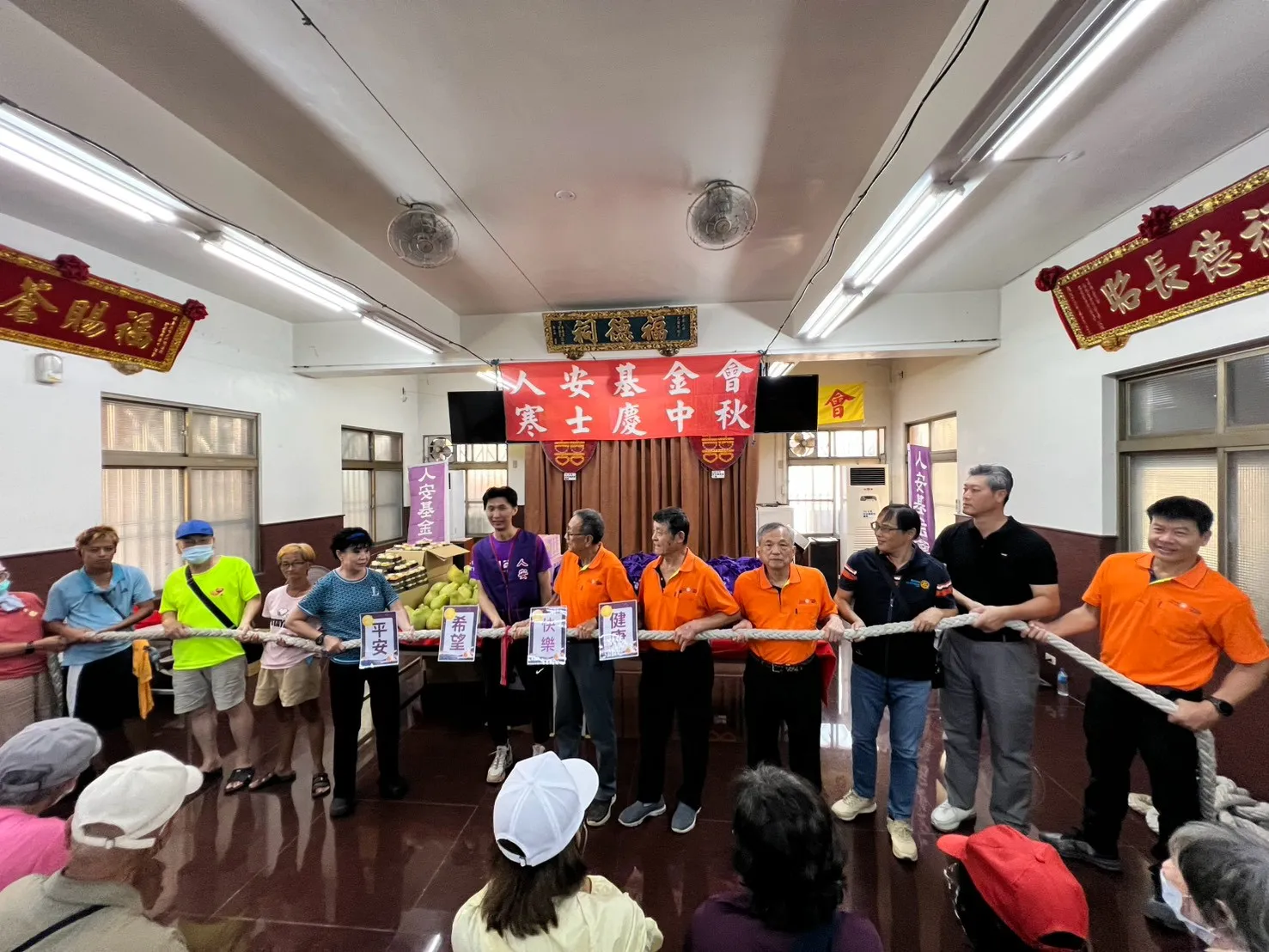 屏東新聞 - 拉一把 不讓寒士獨自過中秋 東區扶輪社攜手人安送暖