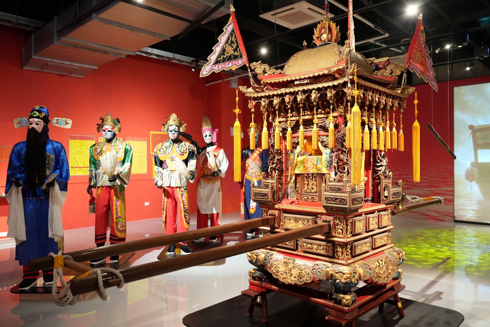屏東縣王船文化館 特展揭幕 頂中街百年神轎首度入館展出