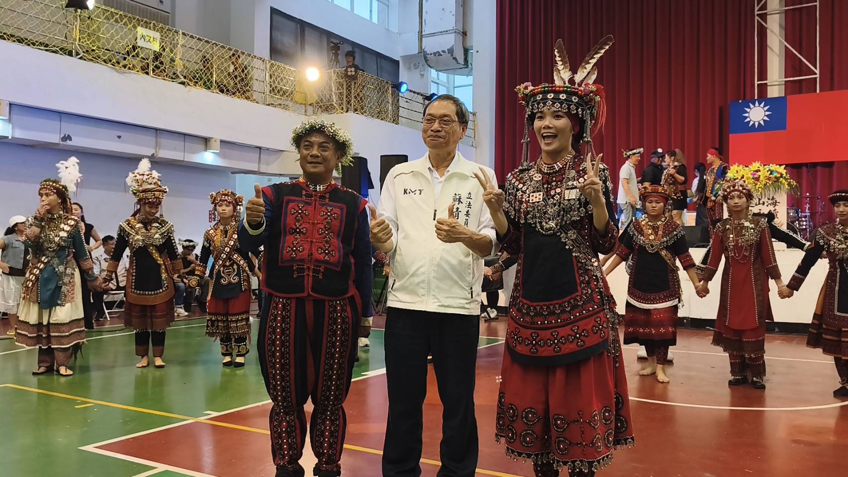 獅子鄉運動會結合小米收穫祭 蘇清泉冒雨同樂挺原鄉、拚基層體育建設