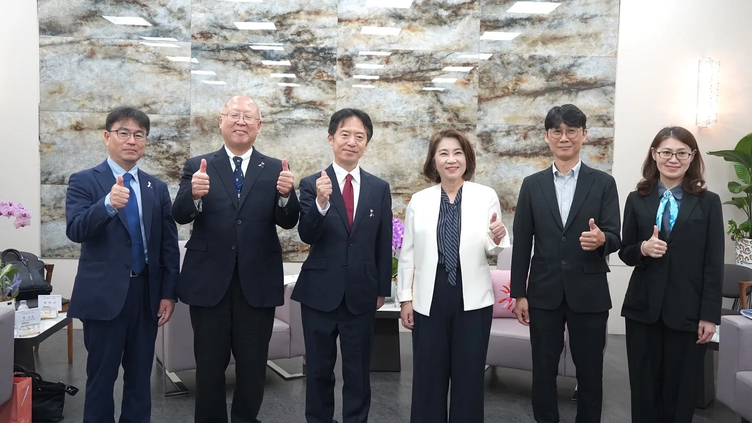 屏東新聞 - 台日情誼接棒延續 日台交流協會新舊任所長拜會屏縣府 周春米盼拓展多領域合作