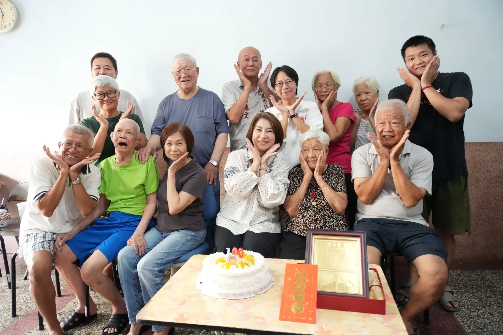 屏東新聞 - 「家有一老如有一寶」百歲人瑞兒孫滿堂福氣滿滿